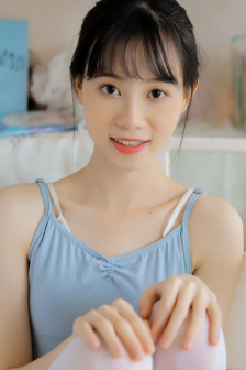 《年轻的女教师》在线